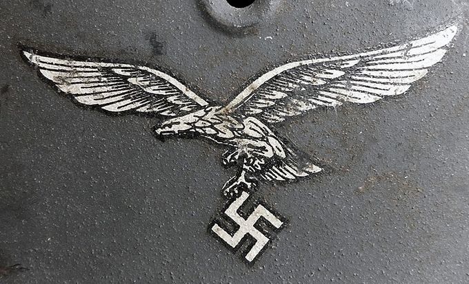 Luftwaffe decal on an M40 EF. Notice the distinctive details of the eagle’s head (photo courtesy Anders Lehrman).