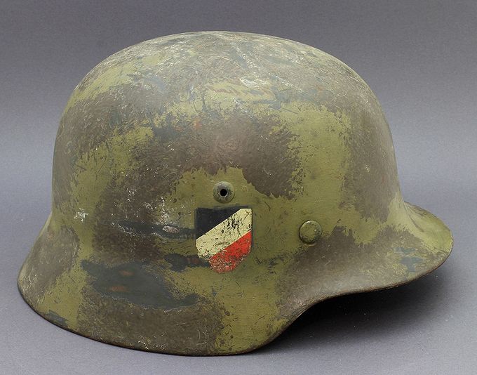The right side of the same M35 NS64 helmet above.