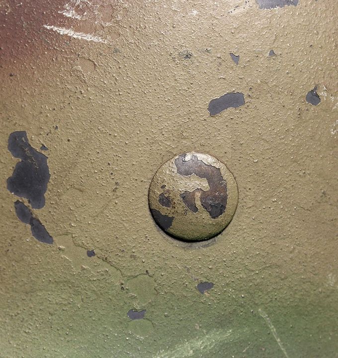 Close-up picture of the rivet head.