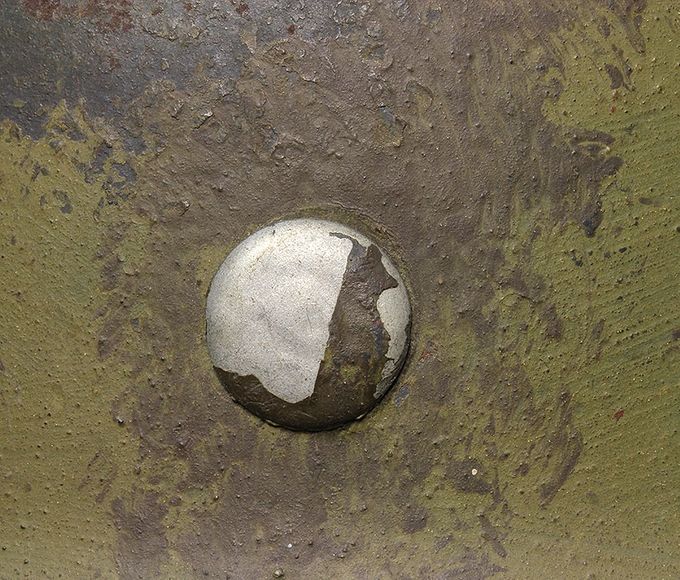 Close-up picture of the rear rivet head.