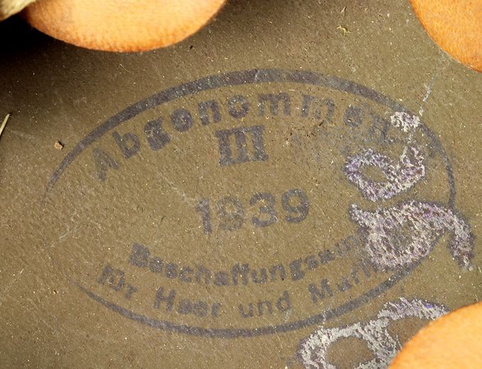 Acceptance stamp in an M35 Quist. Abgenommen III, 1939, Bekleidungsamt für Heer und Marine. The Roman numeral III indicates a helmet manufactured in a Quist or ET plant. Notice personal signature 